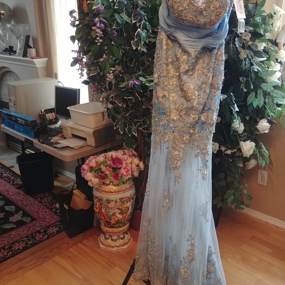 TONY BOWLS SEQUINED/BEADED.APPLICAED EVENING GOWN SZ 10 - Picture 2 of 4